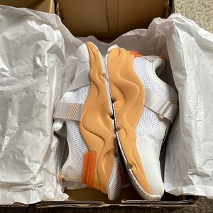 NIB SOREL Kinetic RNEGO Strap shoes size 8